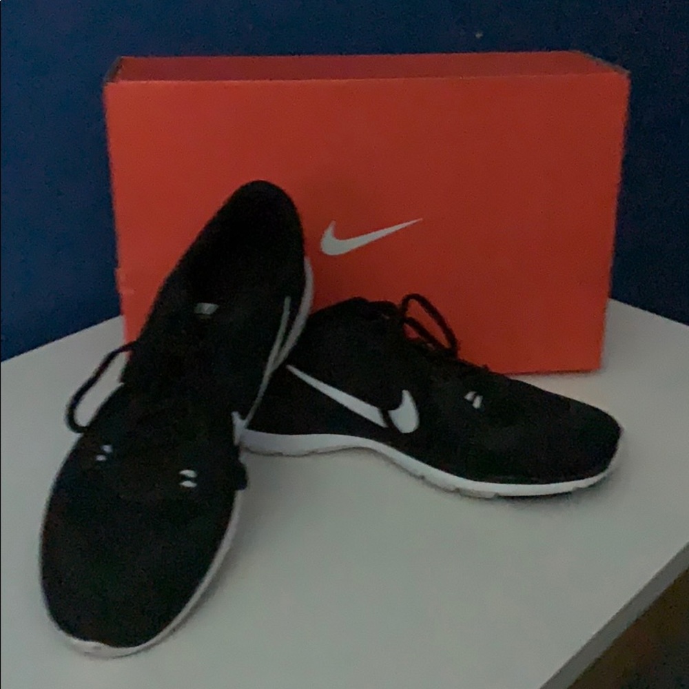 8.5 Women’s Nike Free 4.0 FLYKNIT